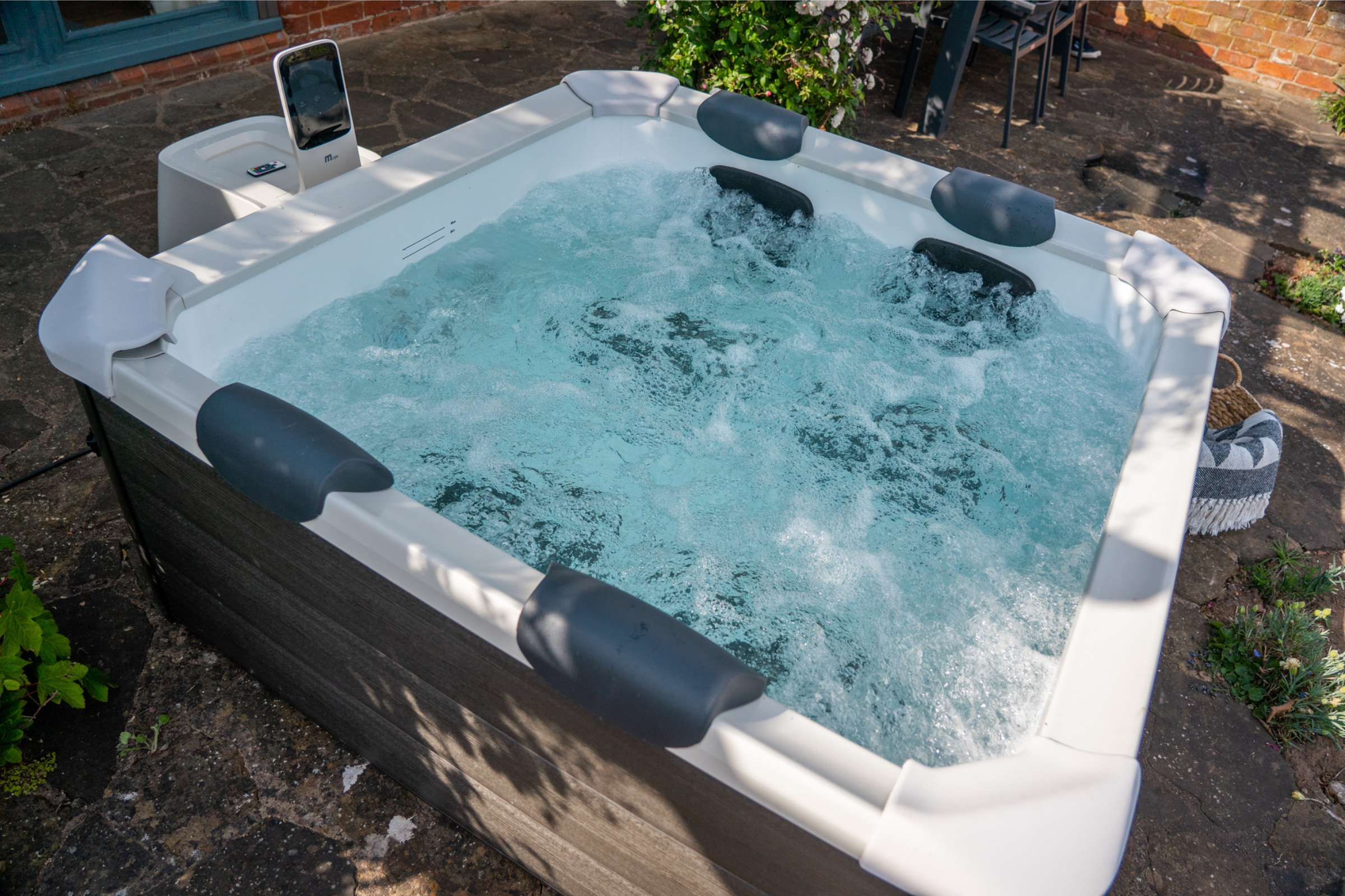MSPA | OSLO | Frame Series | Rigid Hot Tub & Spa | Light up the night | Up to 6 Person