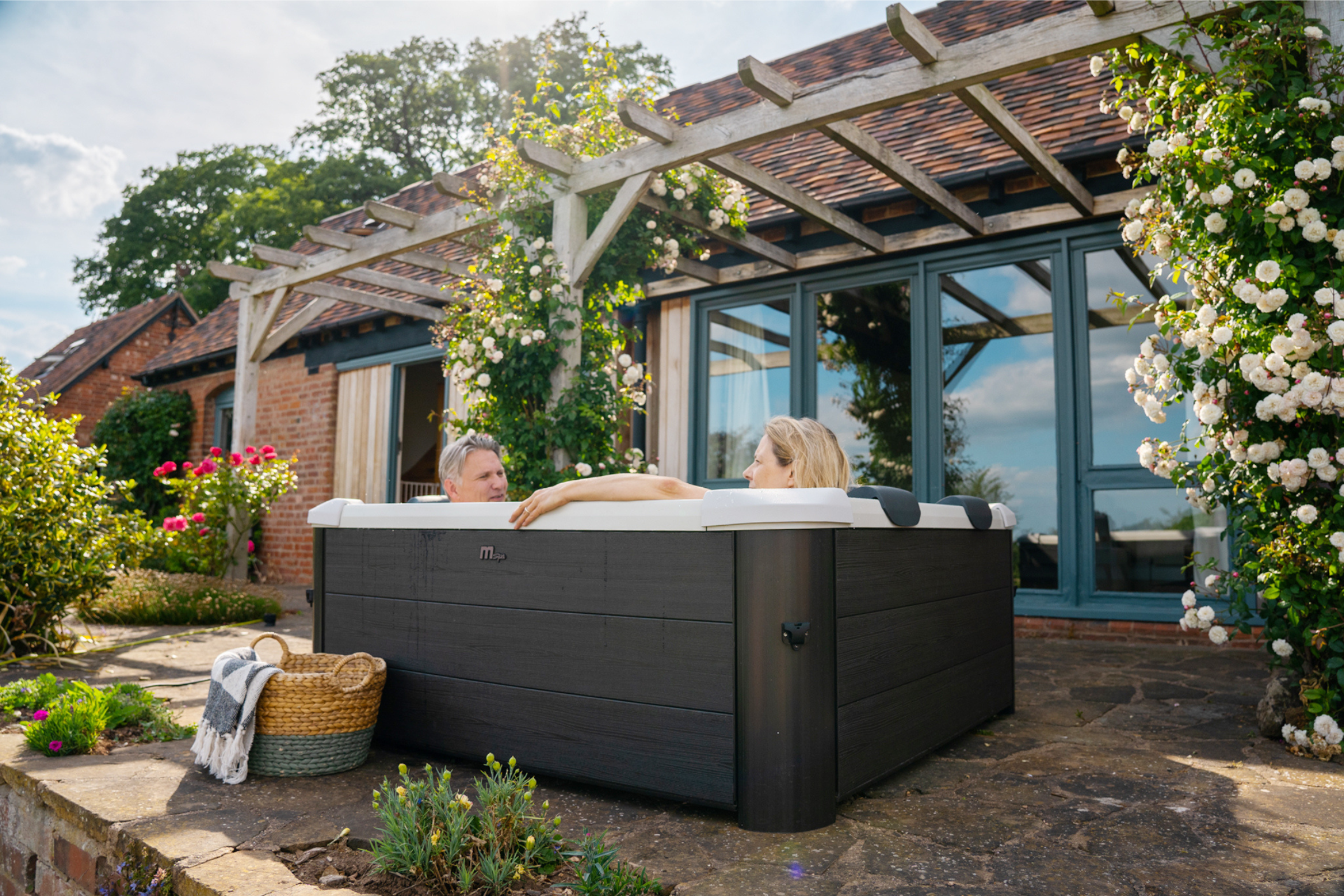 MSPA | OSLO | Frame Series | Rigid Hot Tub & Spa | Light up the night | Up to 6 Person