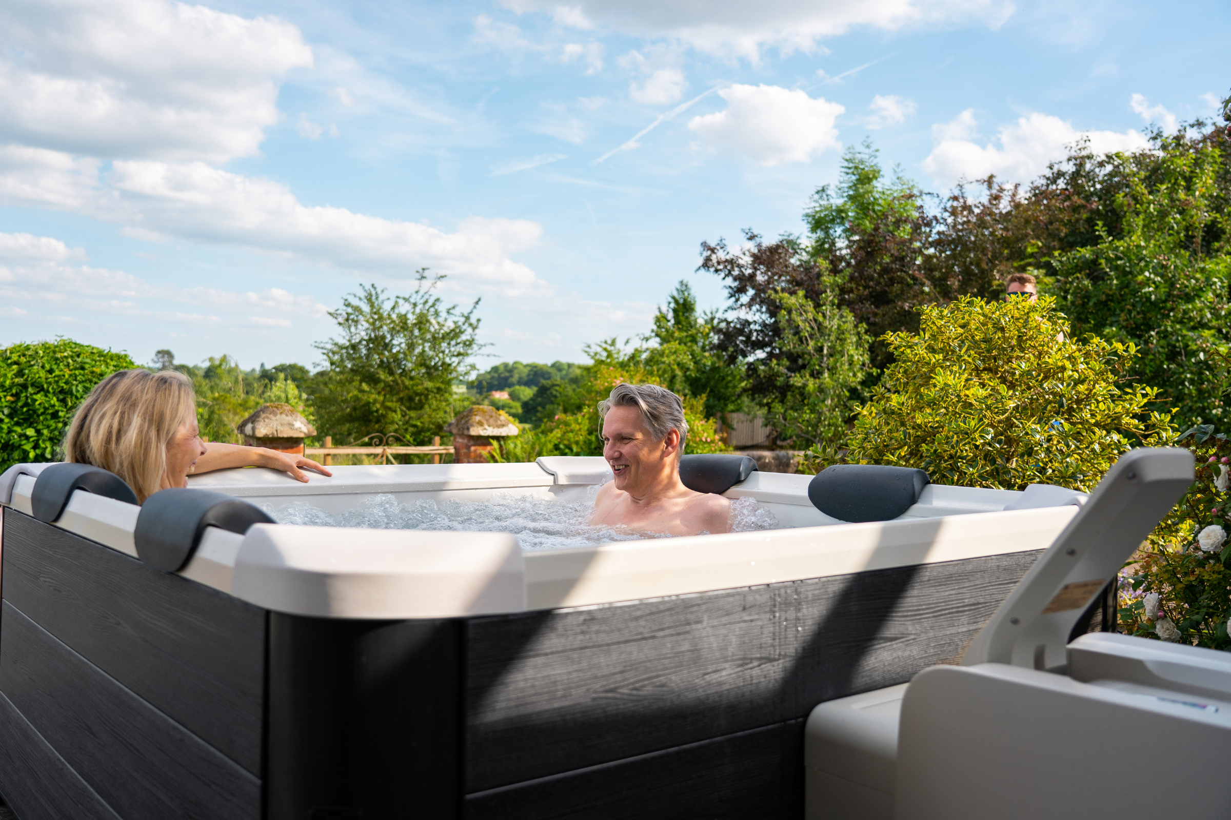 MSPA | OSLO | Frame Series | Rigid Hot Tub & Spa | Light up the night | Up to 6 Person