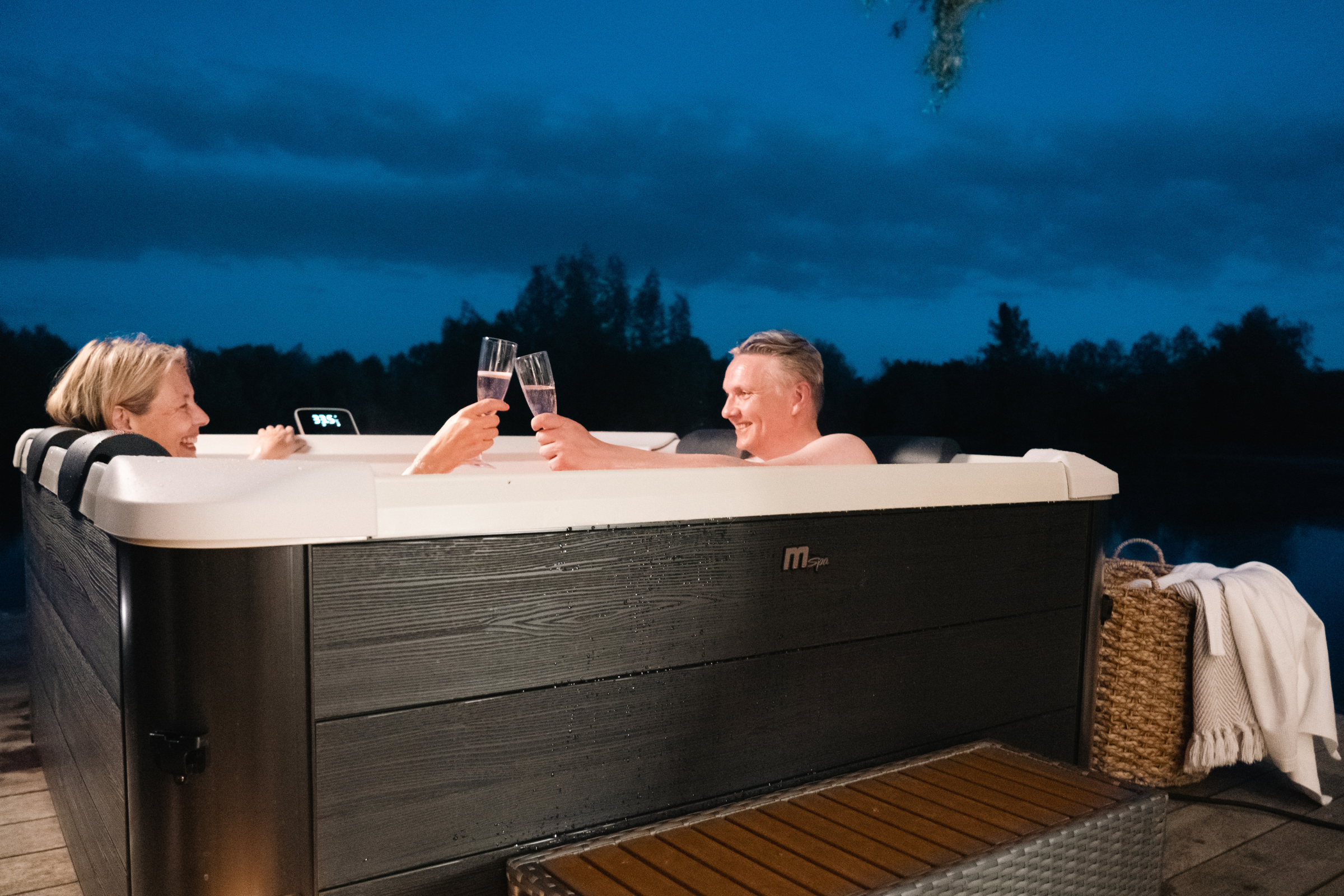 MSPA | OSLO | Frame Series | Rigid Hot Tub & Spa | Light up the night | Up to 6 Person