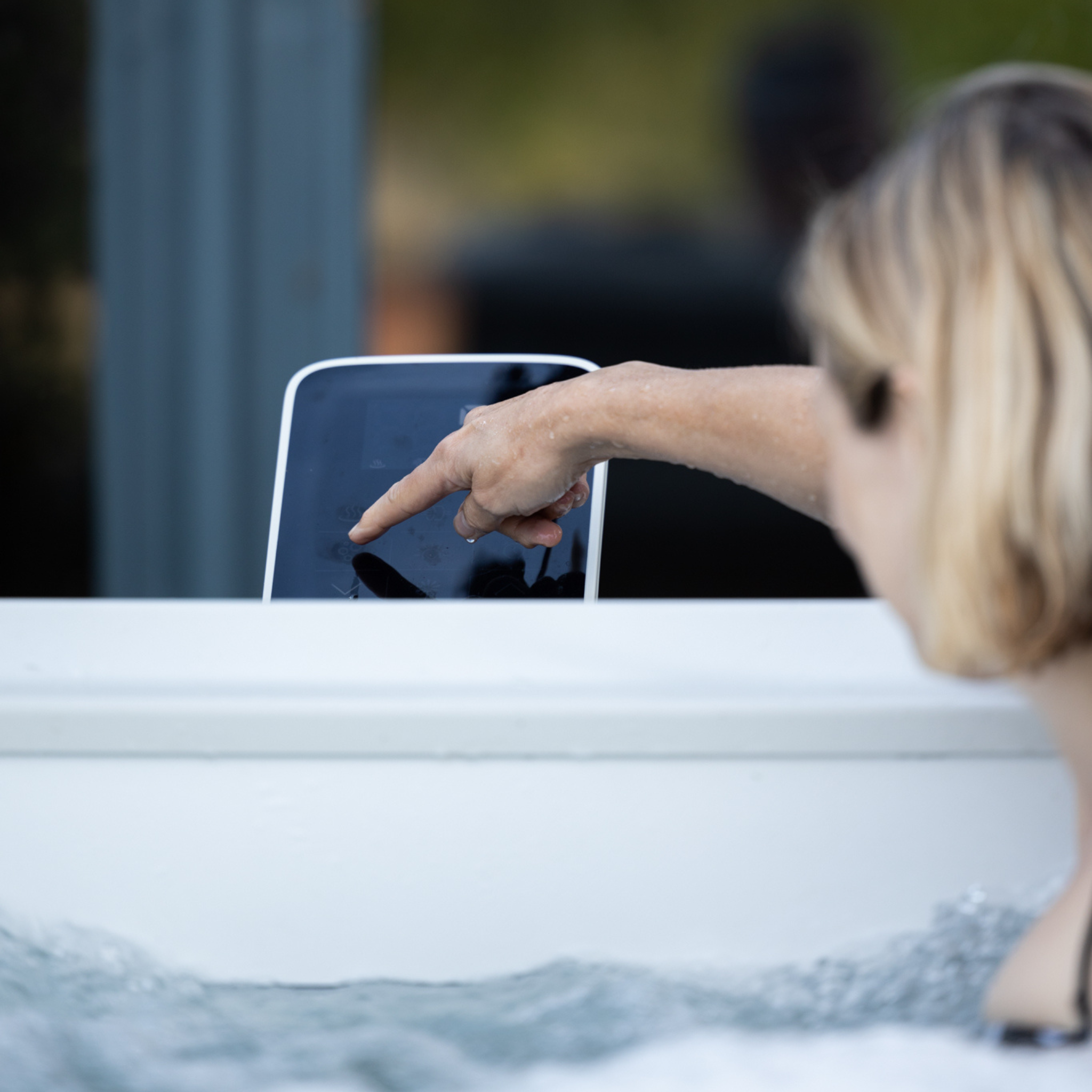 MSPA | OSLO | Frame Series | Rigid Hot Tub & Spa | Light up the night | Up to 6 Person