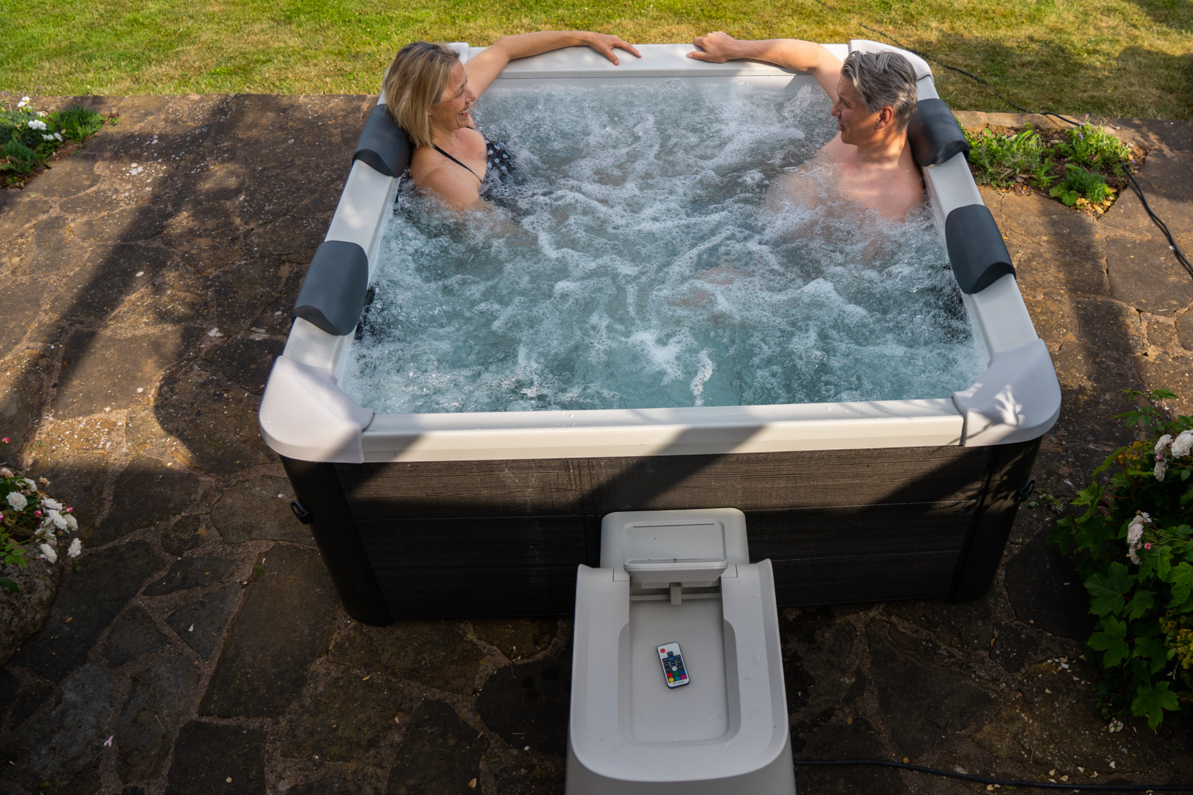 MSPA | OSLO | Frame Series | Rigid Hot Tub & Spa | Light up the night | Up to 6 Person